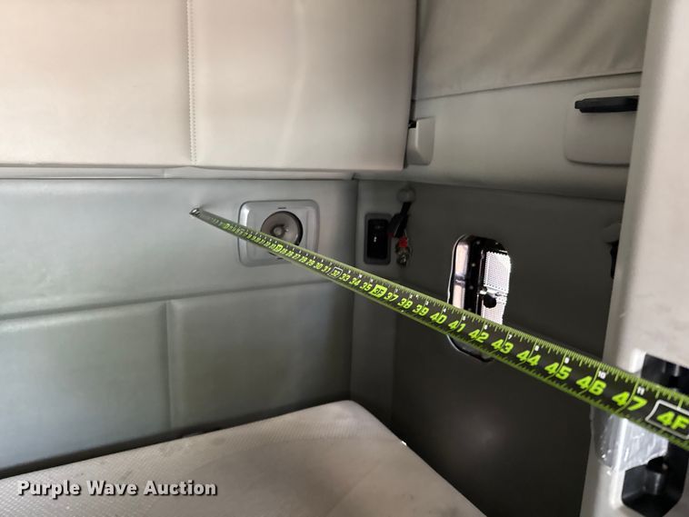 image for item YA0751 2017 Kenworth T680 semi truck