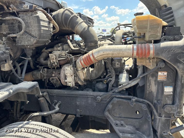 image for item YA0751 2017 Kenworth T680 semi truck