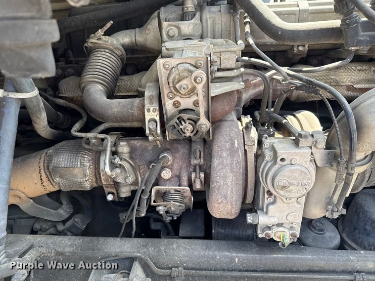 image for item YA0751 2017 Kenworth T680 semi truck