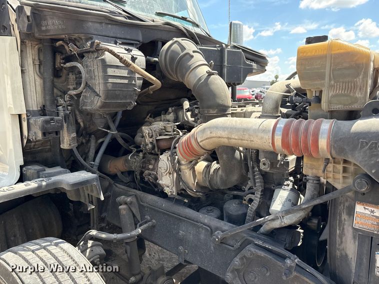 image for item YA0751 2017 Kenworth T680 semi truck