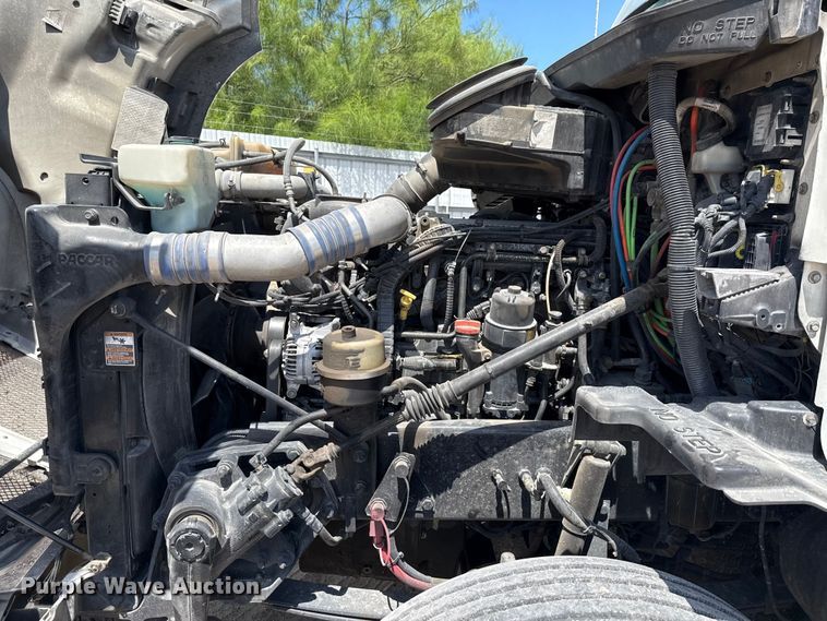 image for item YA0751 2017 Kenworth T680 semi truck