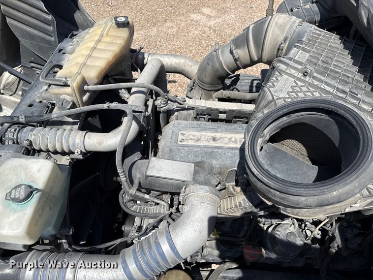 image for item YA0751 2017 Kenworth T680 semi truck