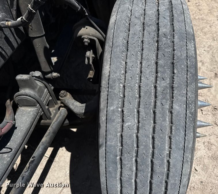 image for item YA0751 2017 Kenworth T680 semi truck