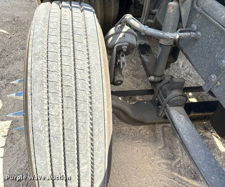 image for item YA0751 2017 Kenworth T680 semi truck