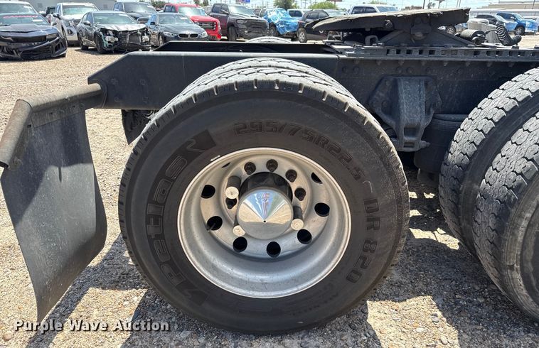 image for item YA0751 2017 Kenworth T680 semi truck