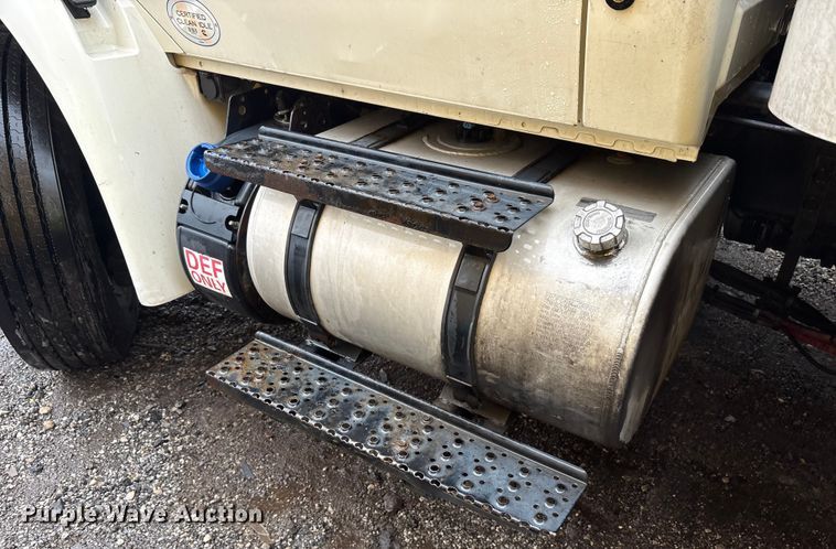 image for item YA0785 2018 International 4300 box truck