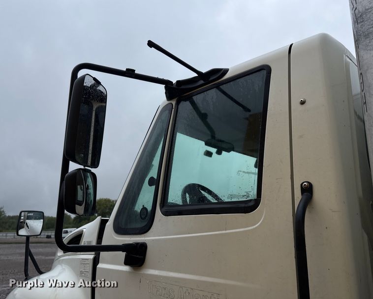 image for item YA0785 2018 International 4300 box truck