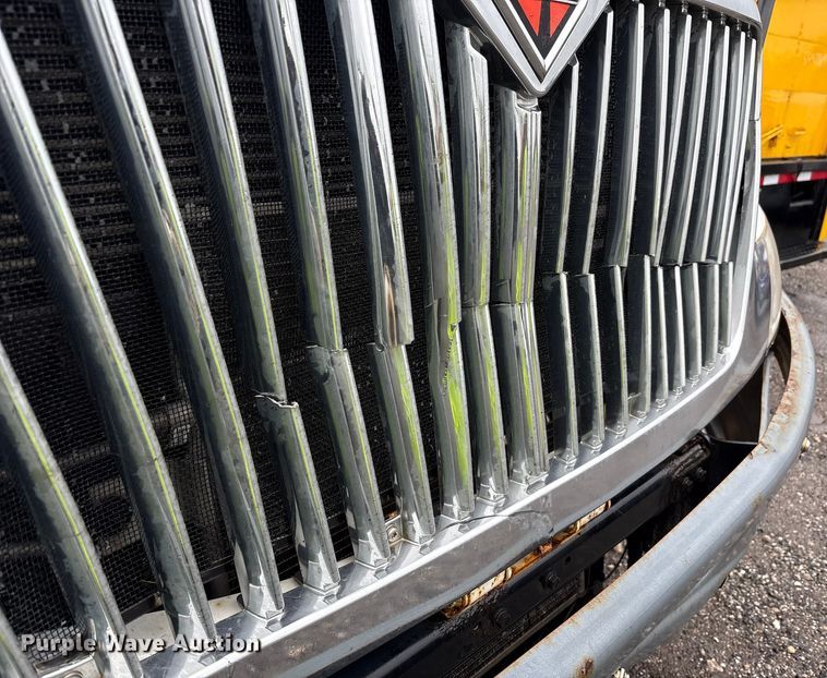 image for item YA0785 2018 International 4300 box truck