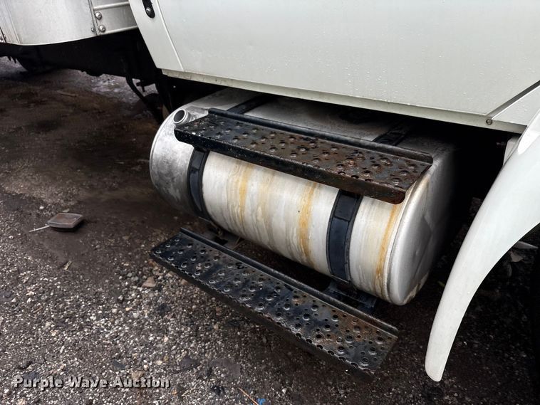 image for item YA0785 2018 International 4300 box truck