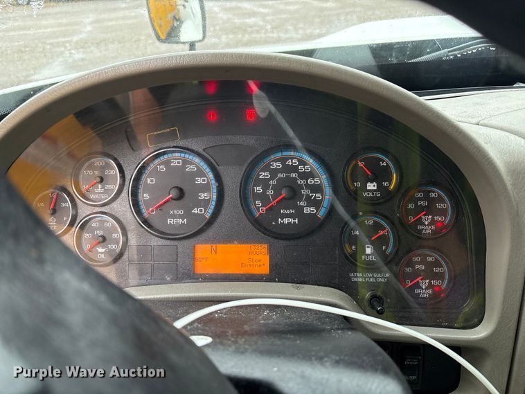 image for item YA0785 2018 International 4300 box truck