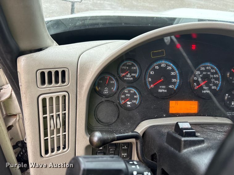 image for item YA0785 2018 International 4300 box truck