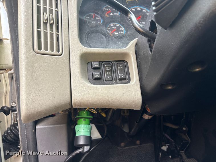 image for item YA0785 2018 International 4300 box truck