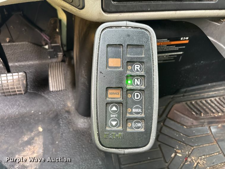 image for item YA0785 2018 International 4300 box truck