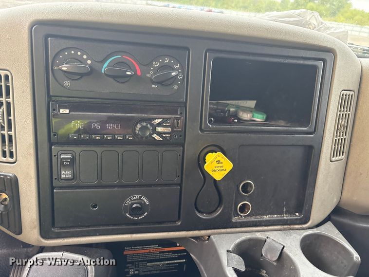 image for item YA0785 2018 International 4300 box truck