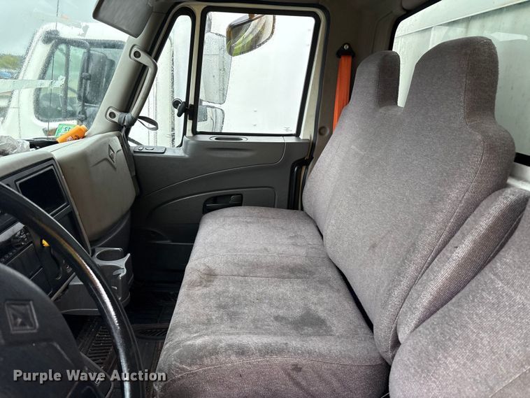 image for item YA0785 2018 International 4300 box truck