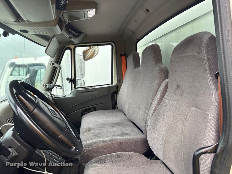 image for item YA0785 2018 International 4300 box truck