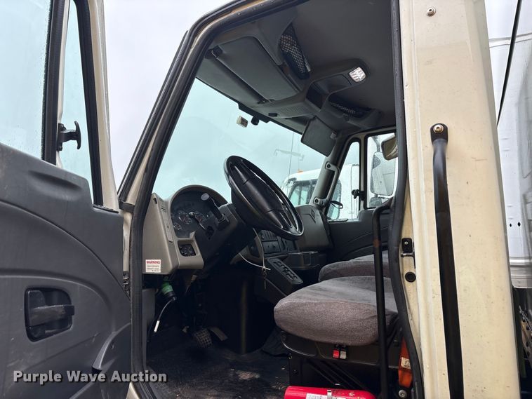 image for item YA0785 2018 International 4300 box truck