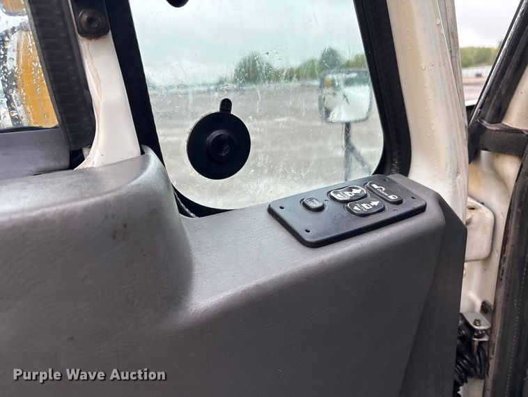 image for item YA0785 2018 International 4300 box truck