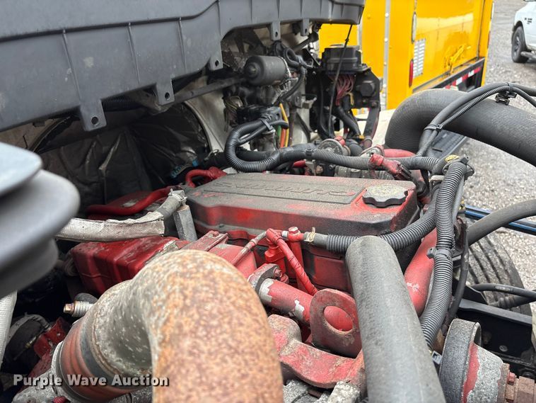 image for item YA0785 2018 International 4300 box truck