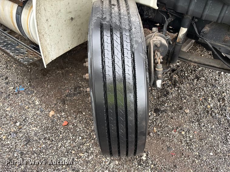 image for item YA0785 2018 International 4300 box truck