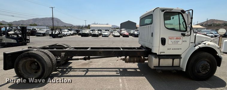 image for item YA0832 2008 Freightliner Business Class M2 truck cab and chassis