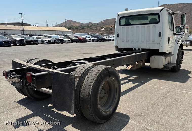 image for item YA0832 2008 Freightliner Business Class M2 truck cab and chassis