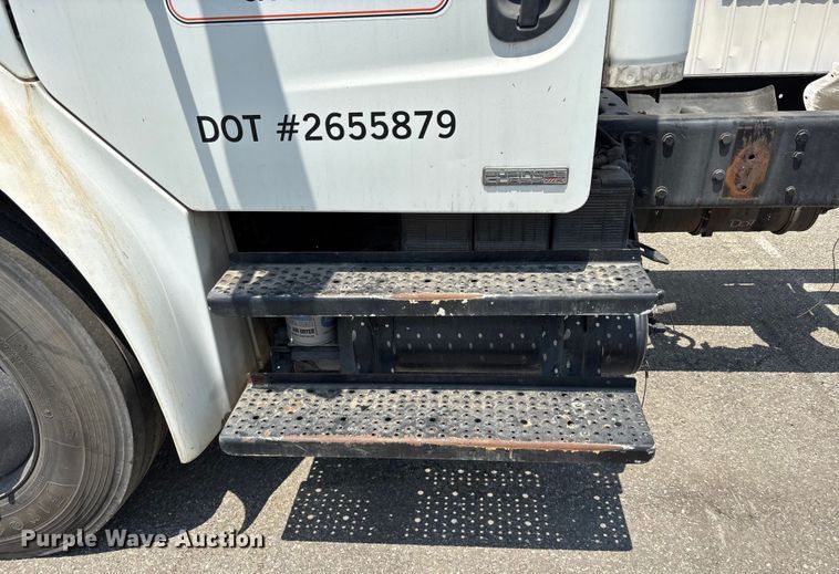 image for item YA0832 2008 Freightliner Business Class M2 truck cab and chassis