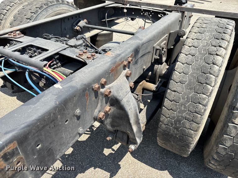 image for item YA0832 2008 Freightliner Business Class M2 truck cab and chassis