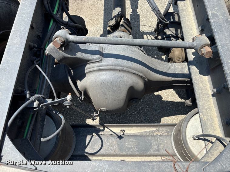 image for item YA0832 2008 Freightliner Business Class M2 truck cab and chassis