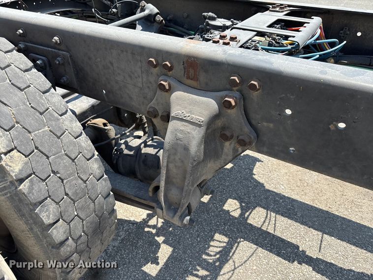 image for item YA0832 2008 Freightliner Business Class M2 truck cab and chassis