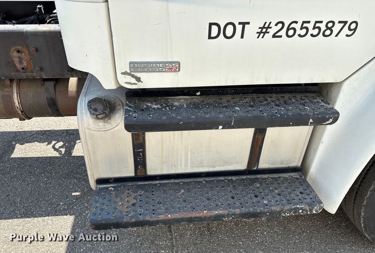 image for item YA0832 2008 Freightliner Business Class M2 truck cab and chassis