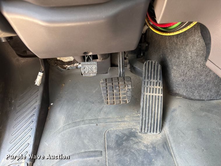 image for item YA0832 2008 Freightliner Business Class M2 truck cab and chassis