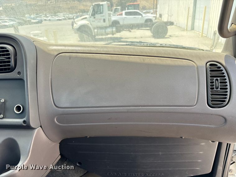 image for item YA0832 2008 Freightliner Business Class M2 truck cab and chassis