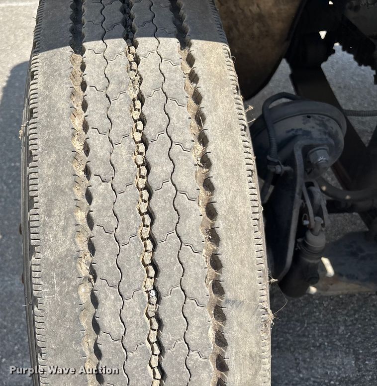 image for item YA0832 2008 Freightliner Business Class M2 truck cab and chassis