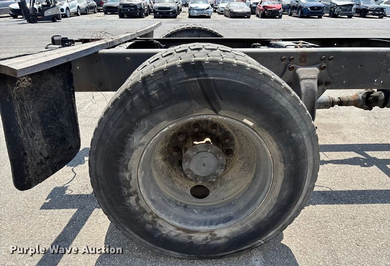 image for item YA0832 2008 Freightliner Business Class M2 truck cab and chassis