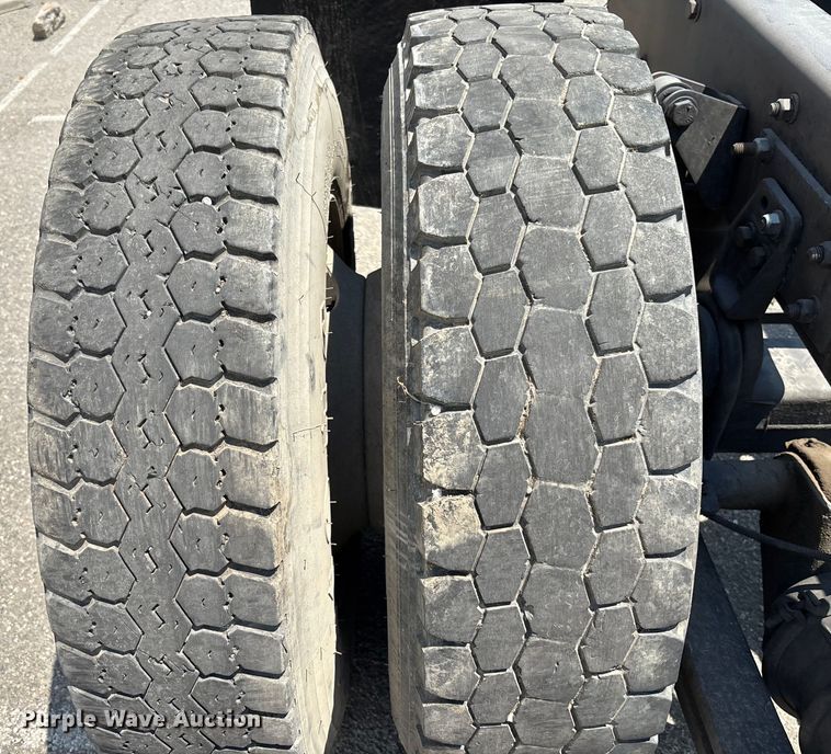 image for item YA0832 2008 Freightliner Business Class M2 truck cab and chassis