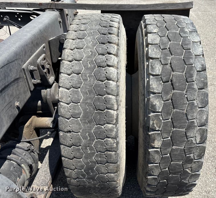 image for item YA0832 2008 Freightliner Business Class M2 truck cab and chassis