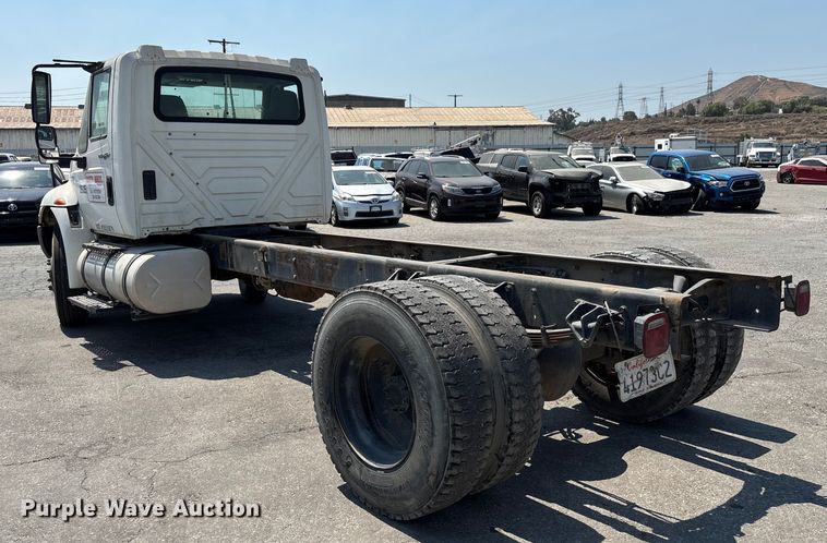 image for item YA0833 2010 International 4300 truck cab and chassis