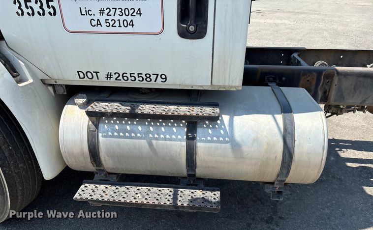 image for item YA0833 2010 International 4300 truck cab and chassis