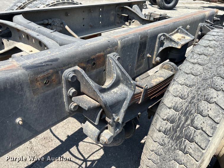 image for item YA0833 2010 International 4300 truck cab and chassis