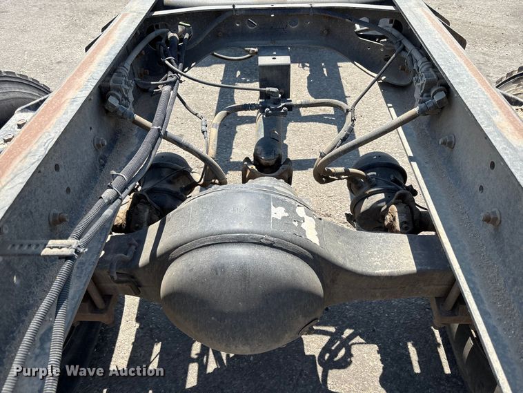 image for item YA0833 2010 International 4300 truck cab and chassis