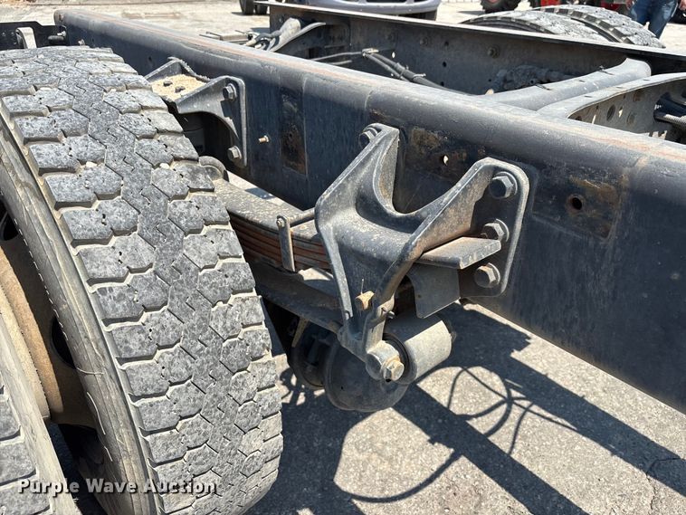 image for item YA0833 2010 International 4300 truck cab and chassis