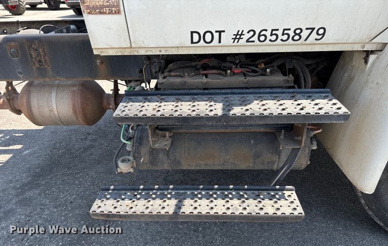 image for item YA0833 2010 International 4300 truck cab and chassis