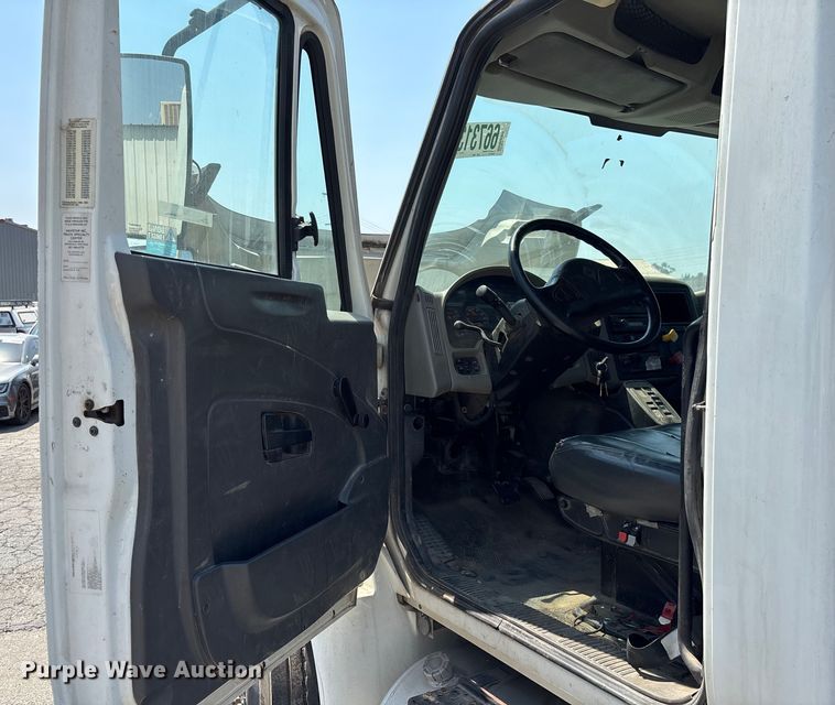 image for item YA0833 2010 International 4300 truck cab and chassis