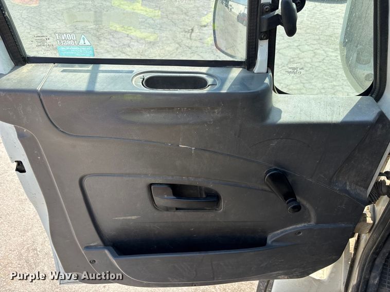 image for item YA0833 2010 International 4300 truck cab and chassis