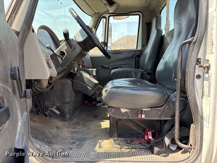 image for item YA0833 2010 International 4300 truck cab and chassis