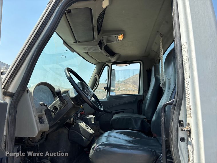 image for item YA0833 2010 International 4300 truck cab and chassis