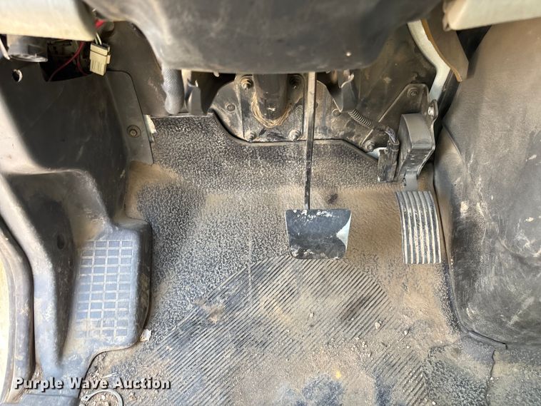 image for item YA0833 2010 International 4300 truck cab and chassis