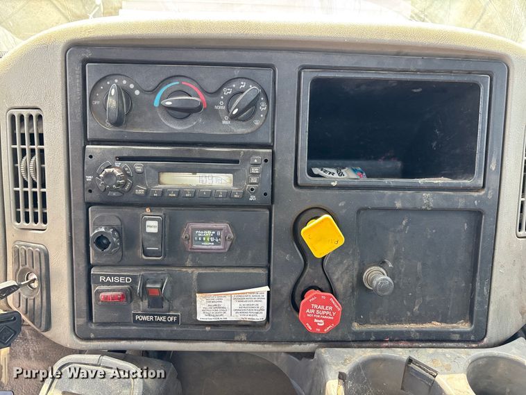 image for item YA0833 2010 International 4300 truck cab and chassis