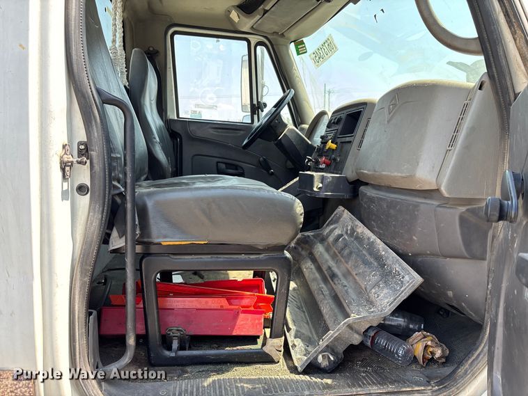 image for item YA0833 2010 International 4300 truck cab and chassis